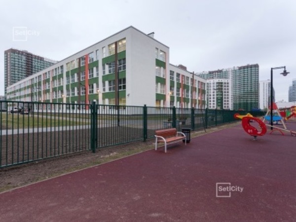 Губернатор Ленобласти положительно оценил строительство школы в ЖК GreenЛандия-1