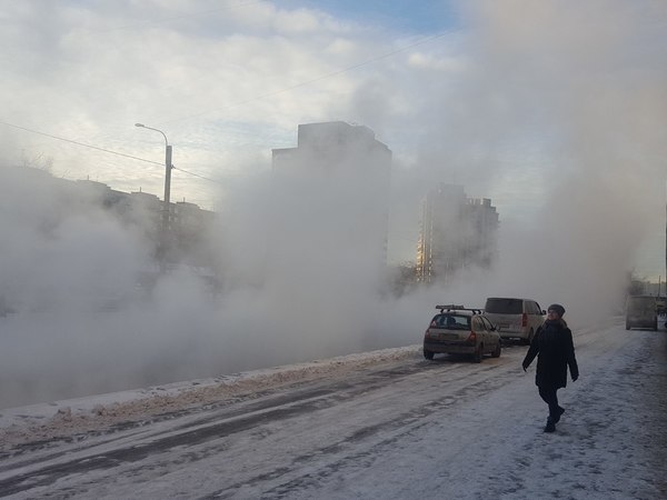 Проспект Славы залило кипятком второй раз за два дня