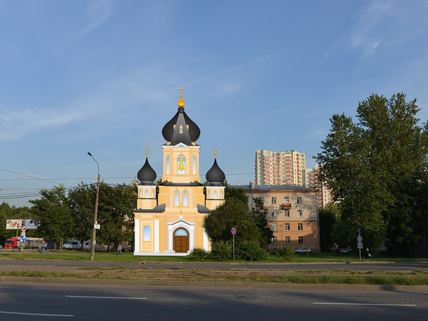 Крест и «церковный спецназ» как спасение от застройщика