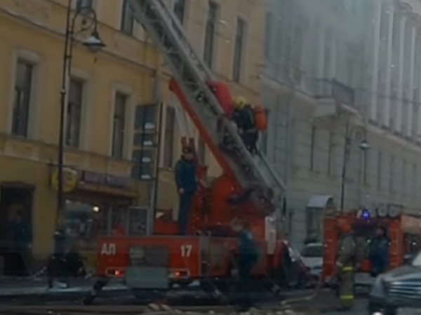 Спасение женщины в пожаре на Литейном попало на видео