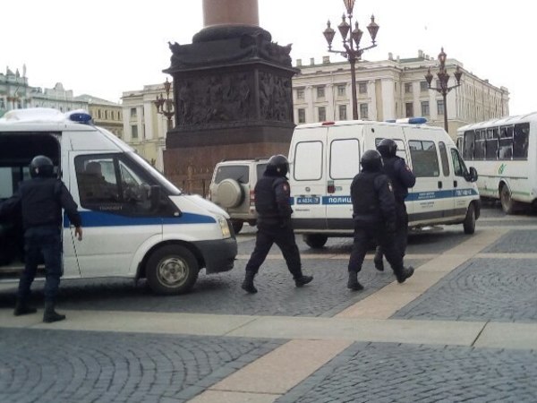 На Дворцовой задерживают участников «Свободного шествия»