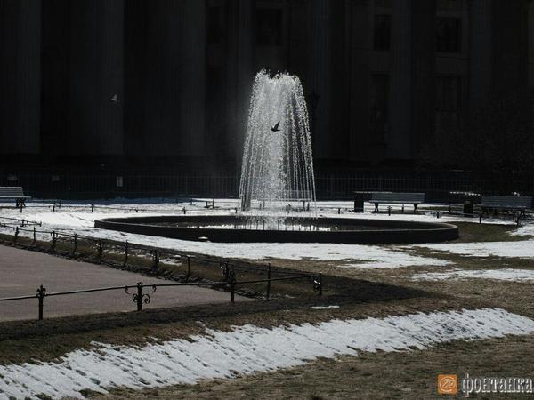 Пятнадцать фонтанов заработают в Петербурге до конца недели