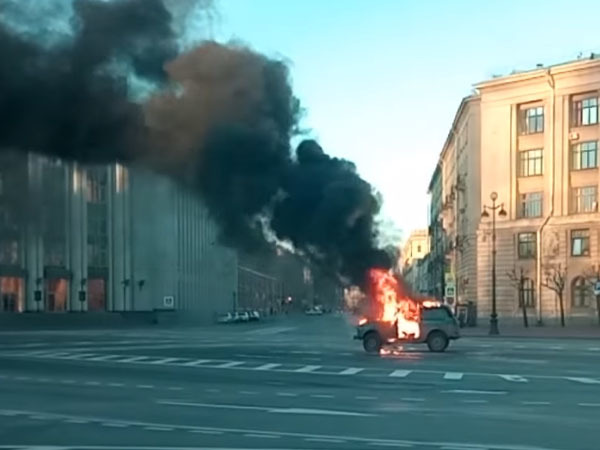 Мини-Майдан подбирается к Смольному