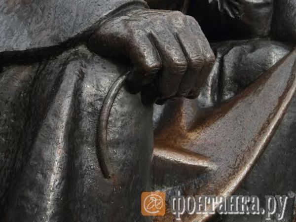 В Петербурге у апостола Петра украли ключи рая