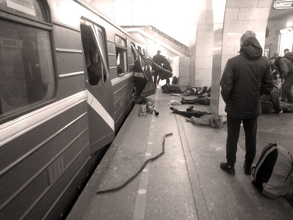 СКР: Взрыв в метро Петербурга произошел в вагоне поезда на перегоне между "Сенной" и "Технологическим институтом"