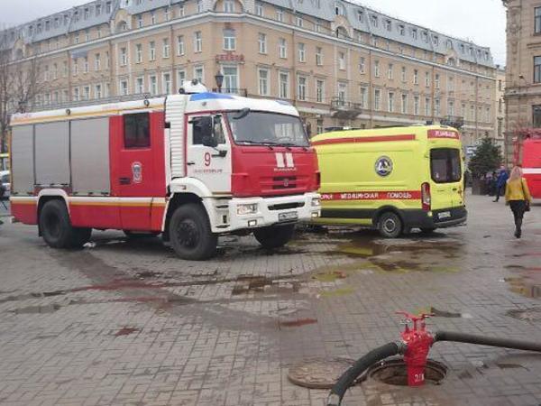 На "Сенной" реанимация и несколько скорых, станция закрыта