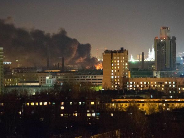 На Чугунной тушат пожар по первому номеру