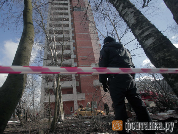 МЧС: Стена на Солидарности отвалилась из-за монтажной пены