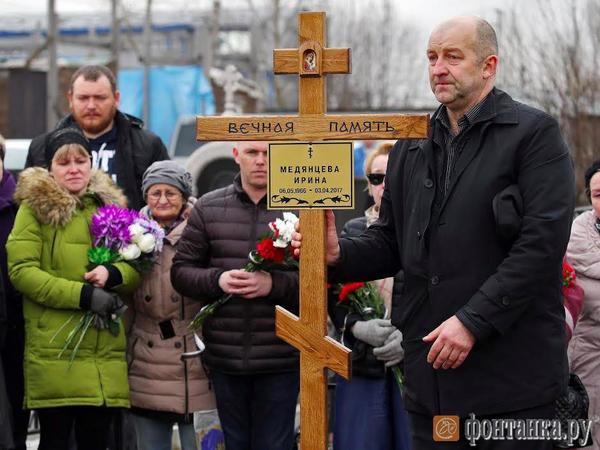 Погибшую при взрыве в метро художницу Медянцеву похоронили в Ленобласти