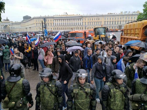 Оппозиционеров не выпустили с Дворцовой к Исаакию