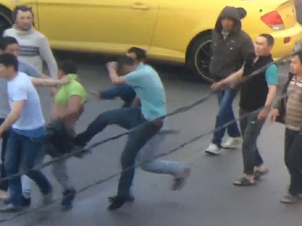Дерущихся мигрантов на Парнасе разнимала полиция