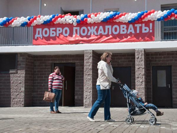 Дольщики "Города" получили первые ключи от квартир в ЖК "Ленинский парк"