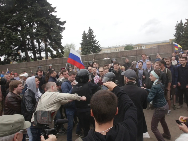 Росгвардия с ножом в спине