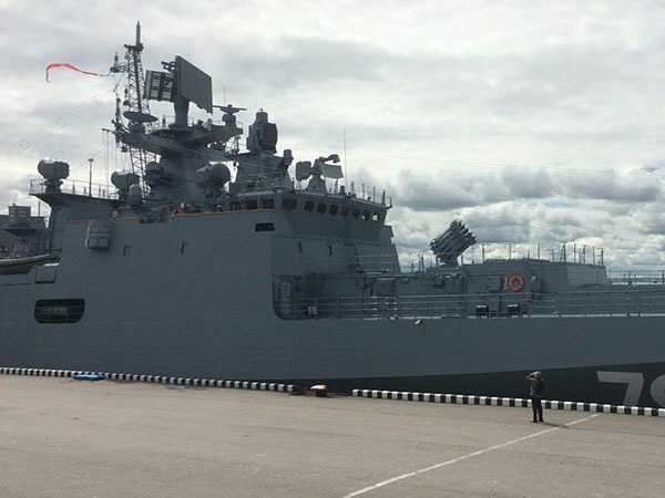 Боевые корабли пришли в Петербург на Военно-морской салон