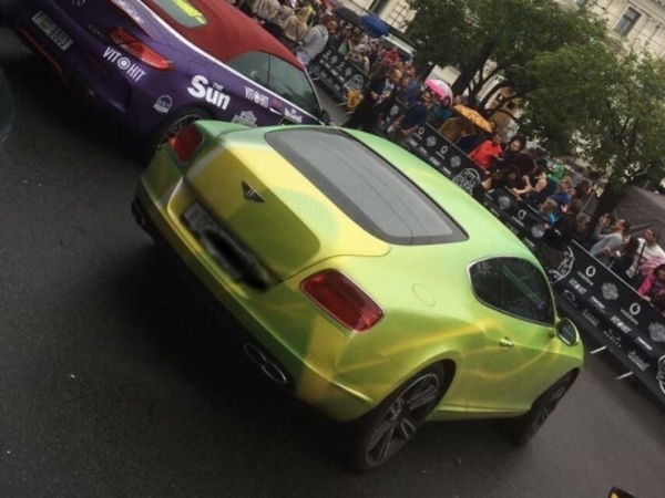 Bentley из Ульяновки стартовал в гонке миллионеров по Европе