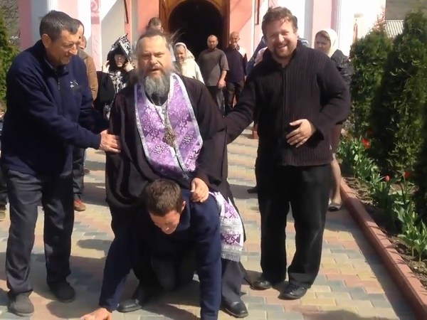 Как РПЦ помогает "изгонять бесов"