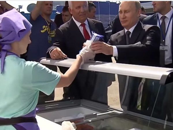 Путин угостил мороженым министров, директоров и помощников