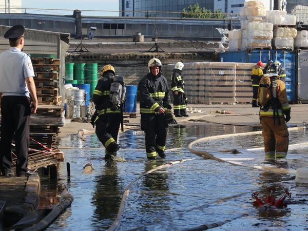 Пожар в ангаре с химреагентами в Невском районе локализован, превышена ПДК