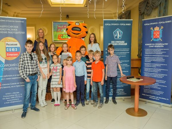 «Эталон ЛенСпецСМУ» поддержала конкурс детских рисунков «Мои родители – строители»