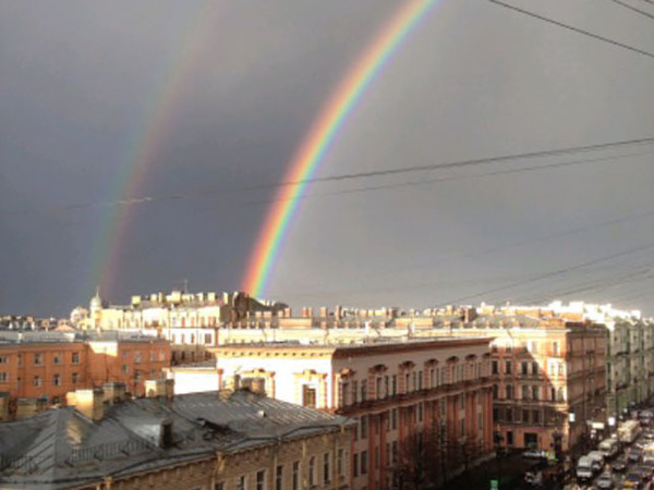 Петербуржцы фотографировали радугу
