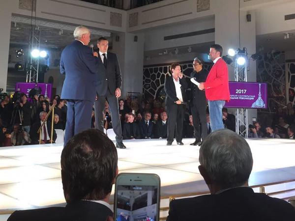 Основатель бренда Kenzo и губернатор Полтавченко открыли модный показ в Петербурге