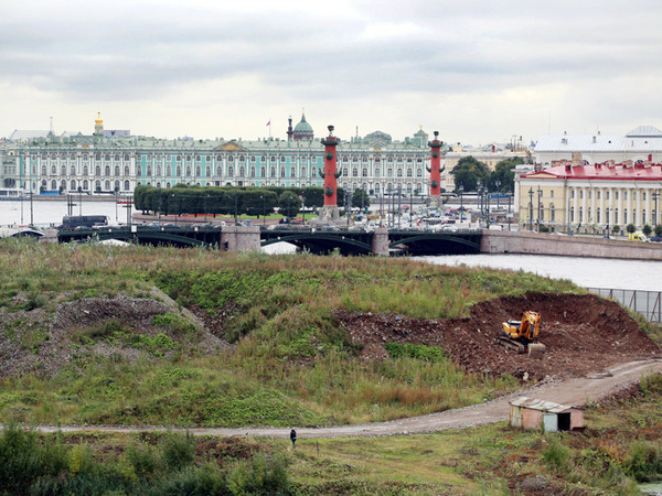 Город-сад: Верховный суд в Петербурге порос травой
