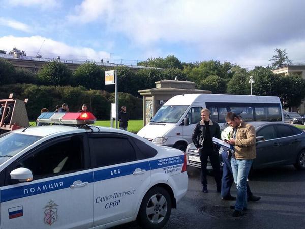 В Пушкине задержанный автобус 12 часов сопротивлялся эвакуации