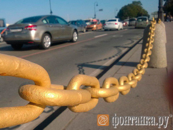 «Златая цепь» возле Медного всадника оскорбила чувства петербуржцев