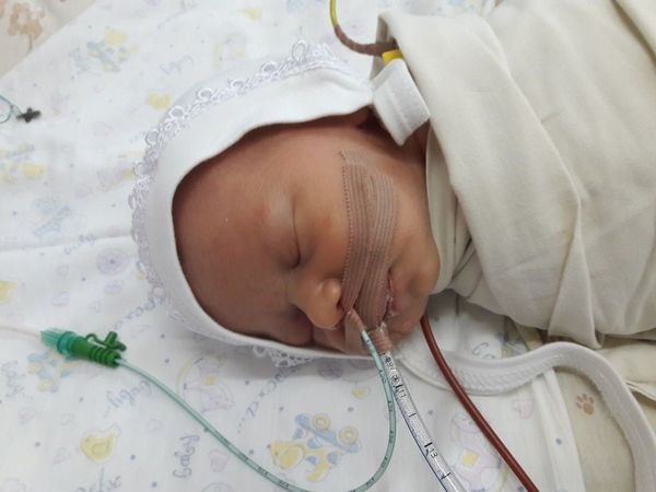 Новорождённому Егору срочно нужна операция на сердце