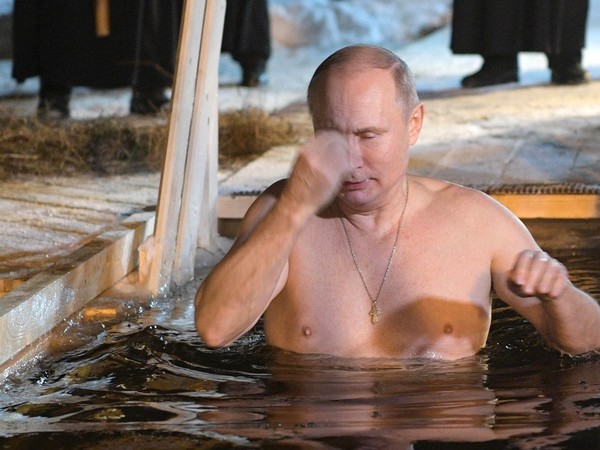 Путин окунулся в прорубь