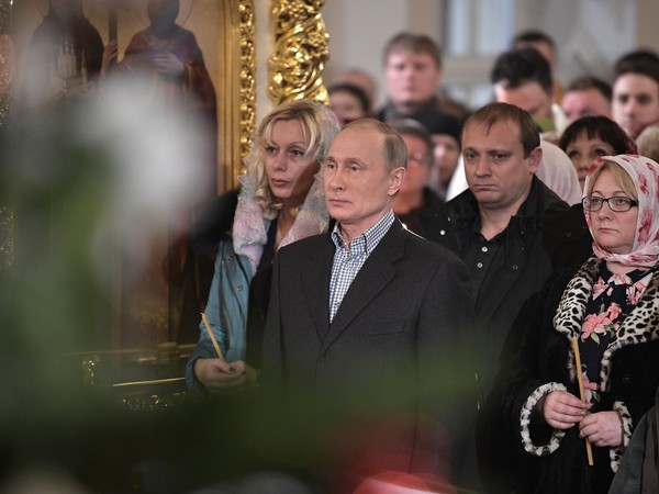 Владимир Путин встречает Рождество Христово в храме на Моховой