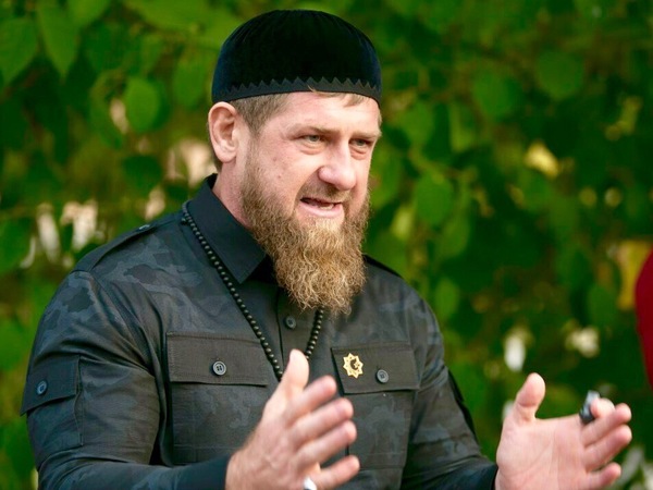 Пресс-секретарь Кадырова: За баночку в Москве извиняться надо, за минирование в Петербурге - нет