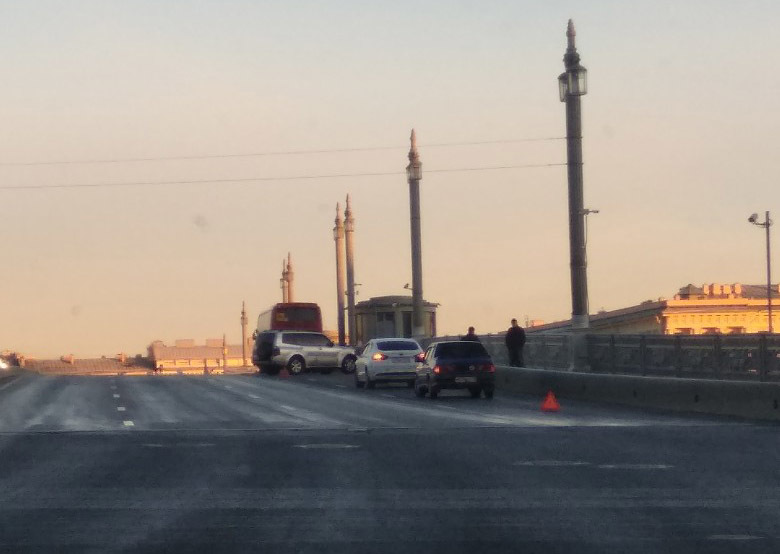 «Дни жестянщика» в Ленобласти и Петербурге открыли с боем. Фоторепортаж