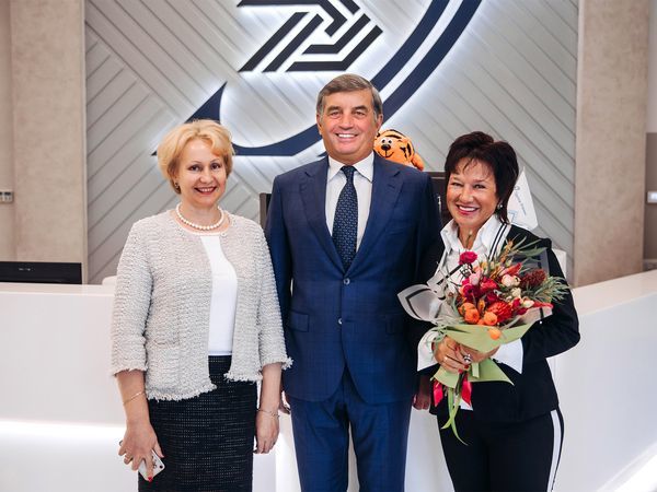 В Группе «Эталон» поздравили 8000-го покупателя с начала 2018 года