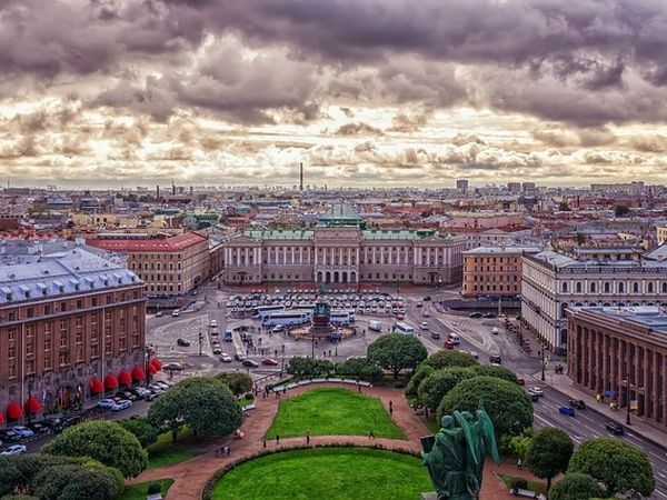 Как петербургским отельерам бороться с сезонностью туризма