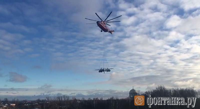 Почему часто летают вертолеты. Ми-26тм летающий кран. Над Питером летают вертолеты. Ми 26 в воздухе. Над Петербургом летают боевые самолеты.