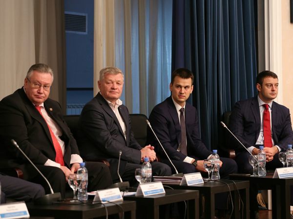 Глава МРСК Северо-Запада Артем Пидник принял участие в Форуме работающей молодежи