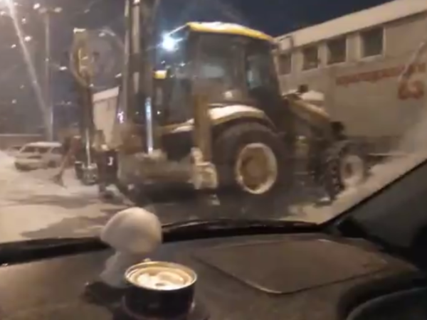 В Петербург вернулся "Танцующий трактор"