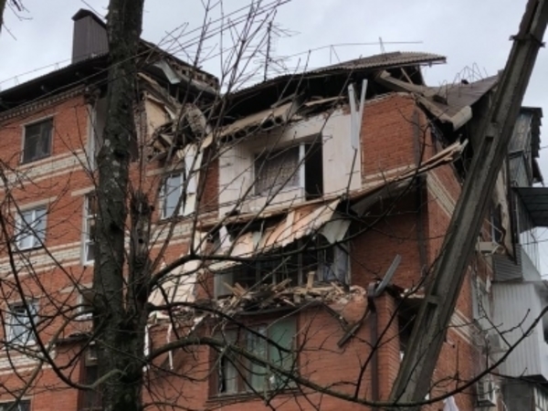 Взрыв газа разрушил стену жилого дома в Краснодаре: семеро пострадавших