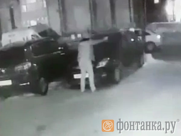 Расстрел двух человек в Петербурге попал на видео