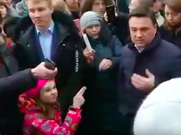 Воробьев – «кхыть!»: «Злобная» девочка в розовом из Волоколамска покорила социальные сети