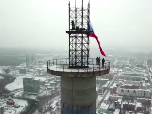 В Екатеринбурге активисты захватили 220-метровую телебашню