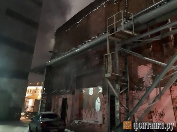 На Сенной вновь горело заброшенное здание
