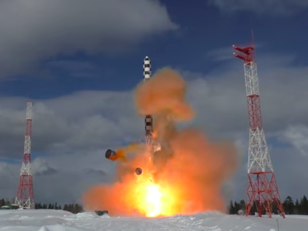 Минобороны показало запуск ракеты «Сармат»
