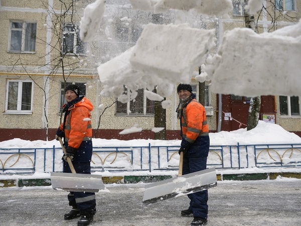 Москва в снегу: за выходные выпала почти половина месячной нормы