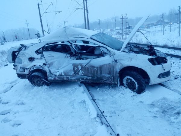 Двое погибли в ДТП с грузовым поездом в Башкирии