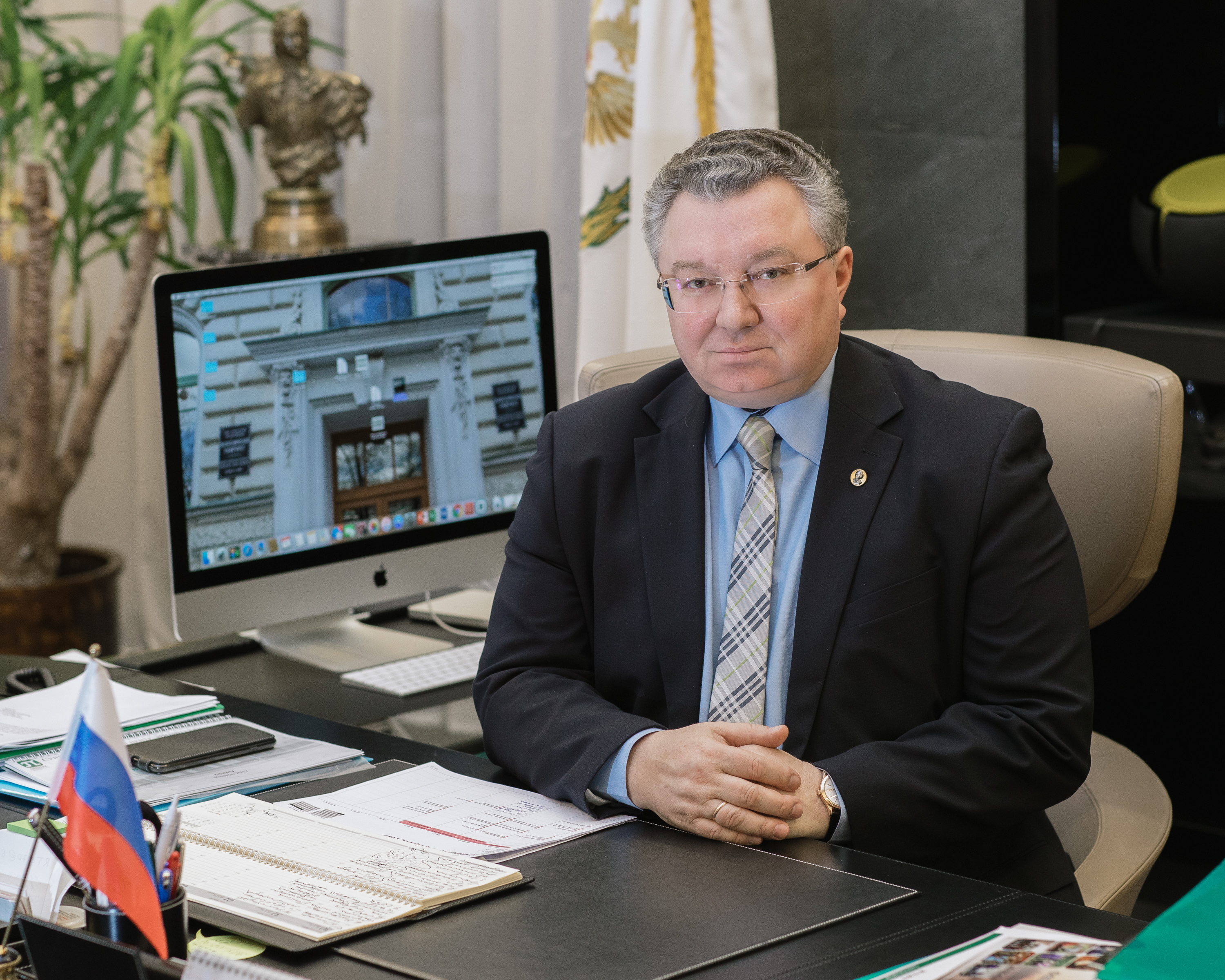 Вице-чемпионка Олимпиады в Лиллехаммере развернула копию Знамени Победы на ОИ-2019 в Пхенчхане Вице-чемпионка Олимпиады в Лиллехаммере развернула копию Знамени Победы на ОИ-2019 в Пхенчхане