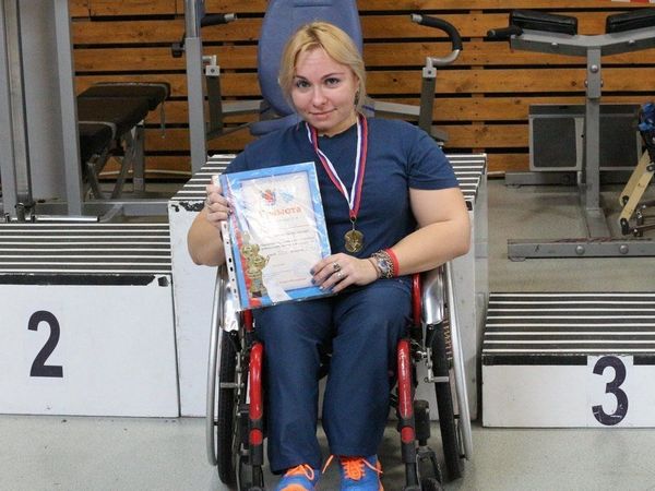 Чемпионке по парагребле нужна новая экипировка
