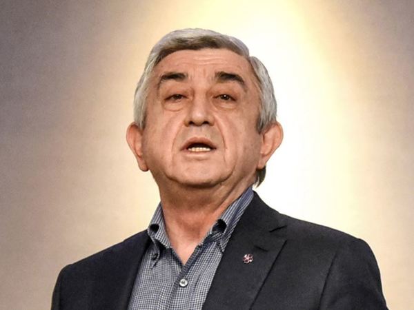 Коротко: За что в Армении сожгли Чебурашку и почему на самом деле ушел Саргсян