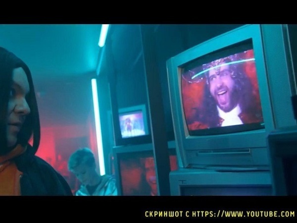 «Синий» клип Киркорова: почему ролик удалили из канала «Вечернего Урганта»